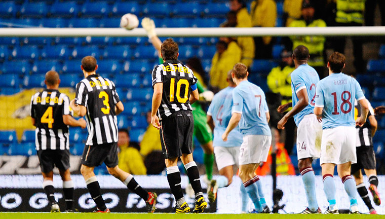 Europa League City: Del Piero's free kick hits the bar