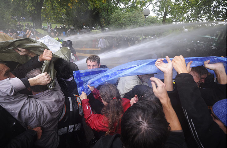 Stuttgart 21 Protest: Demonstrators try to protect themselves against water canons Stuttgart