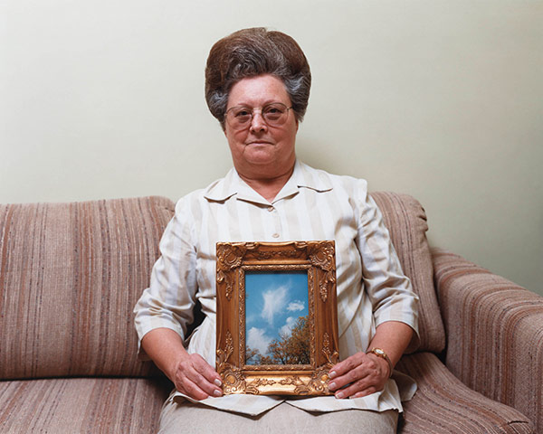 Alec Soth - Bonnie (with a photograph of an angel), Port Gibson, Mississippi, 2000