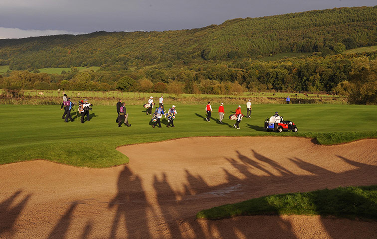RYDER CUP DAY 1: The first match makes it's way down the 9th