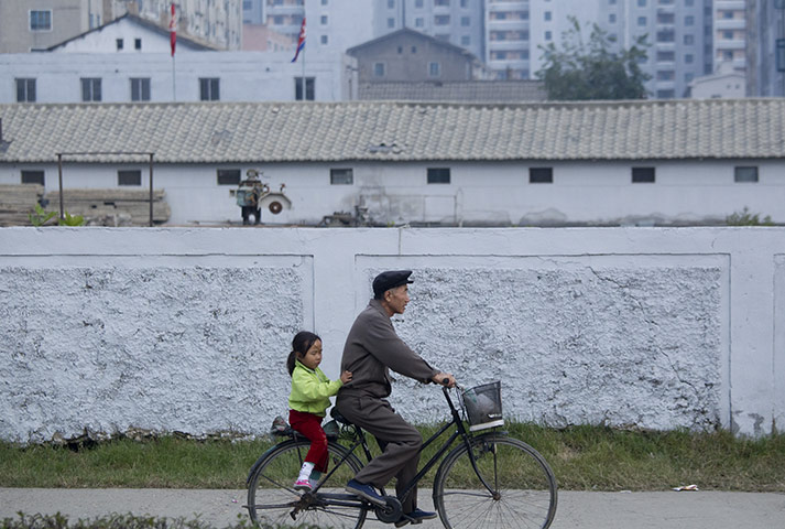 Dan Chung North Korea: Street scene from Pyongyang