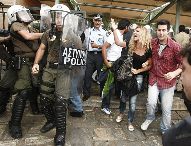 Protest at Acropolis: Police officers force workers to leave the Acropolis hill in Athens