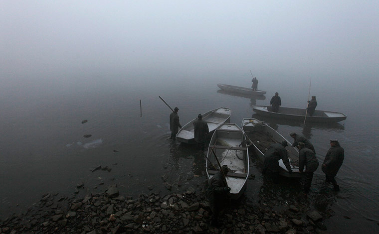 24 hours: Fishermen board boats to start the traditional fish haul of the Velky Tisy