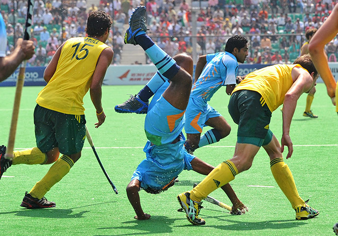 CWG final day: Prabodh Tirkey of India takes a fall