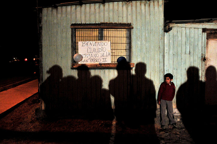 chile miners go home: Relatives of miner Claudio Yanez 