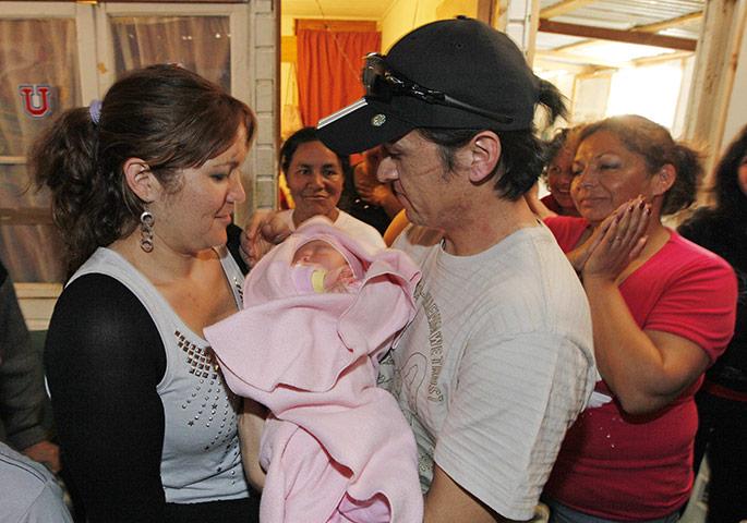 Chile miners return home: Ticona and his wife Segovia 