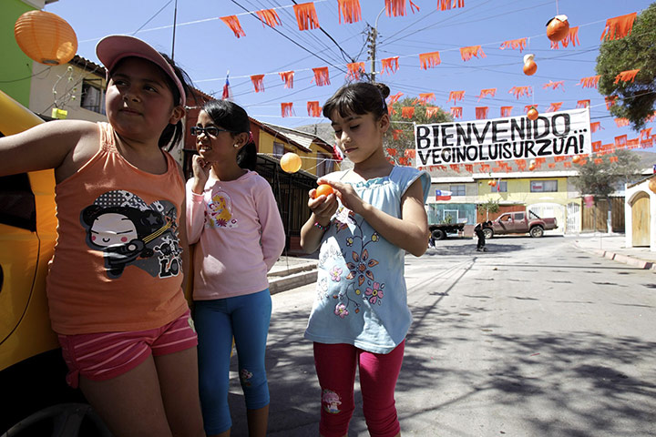 Chile miners return home: Neighbors of miner Luis Urzua chat at a welcome party