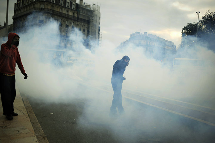 24 Hours in Pictures: Clashes occur between students and policemen in Paris