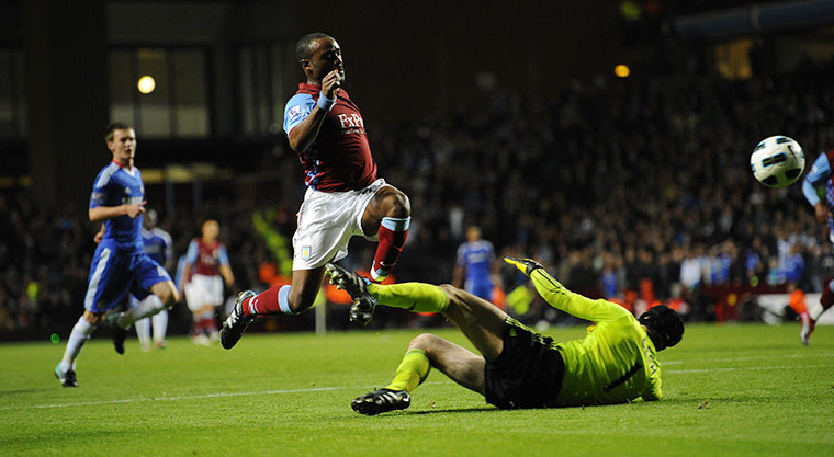 Aston Villa v Chelsea: Nigel Reo-Coker flicks the ball over Petr Cech but the ball goes wide