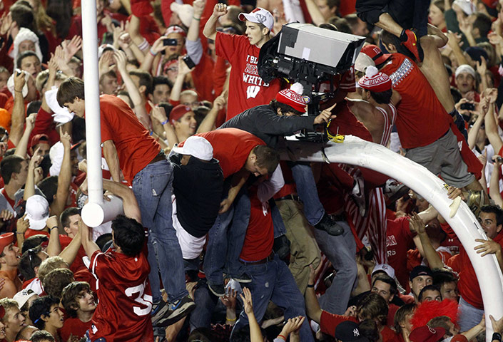 24 hours in pictures: Madison, Wisconsin, USA: Students attempt to bring down goalposts