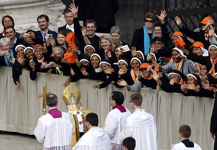 Canonisation ceremony: Nuns greet Pope Benedict XVI at the end of a canonisation mass