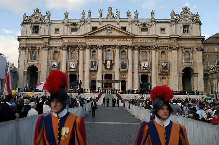 Canonisation ceremony: Swiss guards stand as the portaits of the six new saints are displayed