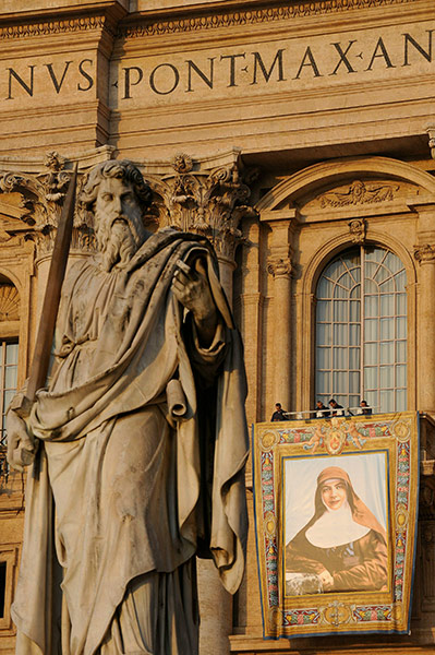 Canonisation ceremony: Workers hang a tapestry of new saint Mary MacKillop 