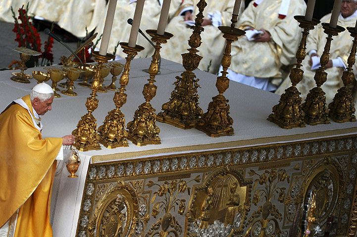 Canonisation ceremony: The pope leads a canonisation mass 