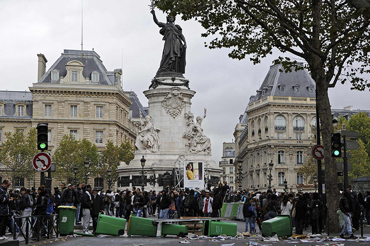 strikes in france: French high school students block traffic in Paris