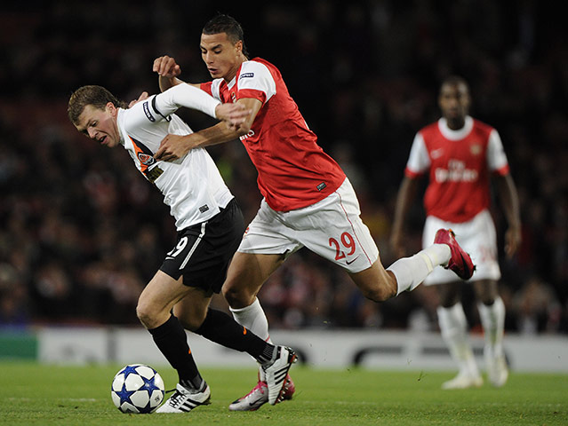 Arsenal v Shakhtar: Chamakh tackles Gai