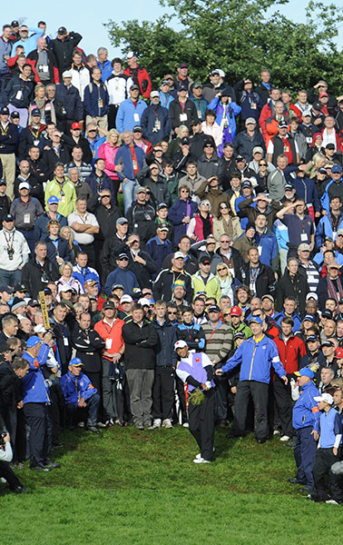 Ryder Cup Day 2: Tiger Woods chips onto the 15th green