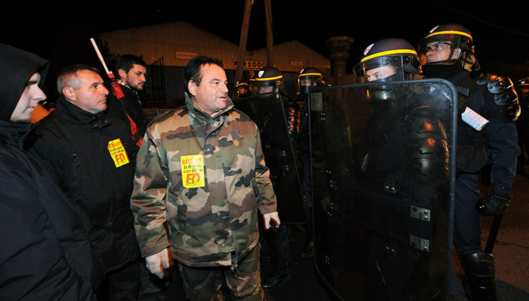 French strikes : Anti-riot policemen face on strike worker
