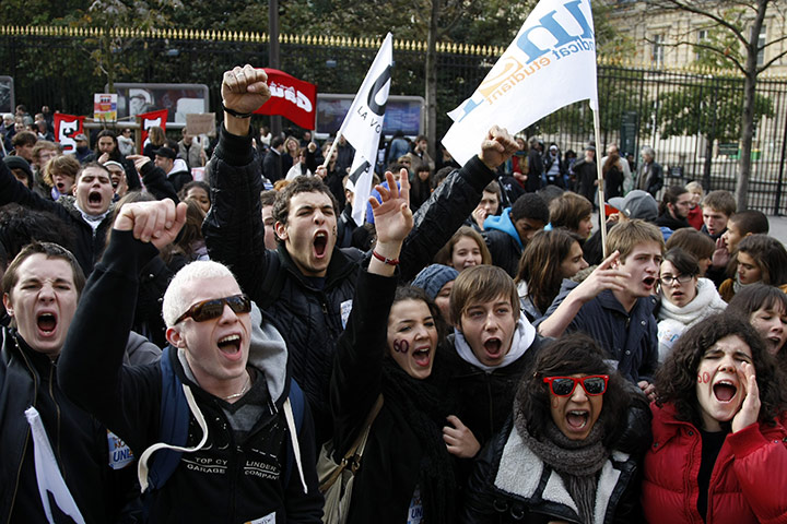 French strikes : French students shout slogans as they demonstrate with Union workers