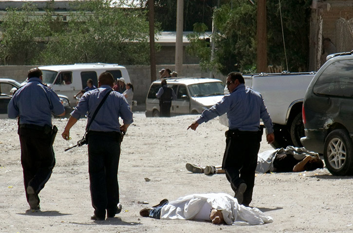 Marisol Valles: Mexican policemen look at two bodies fou