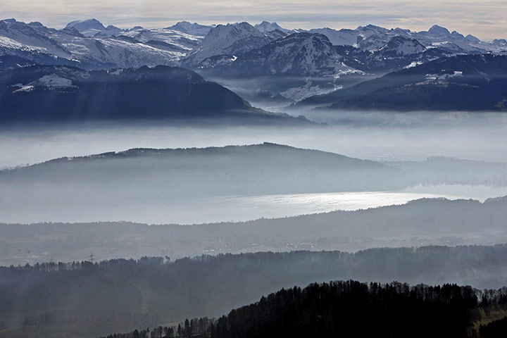Week in Business: Fog over the lake of Pfaffikon