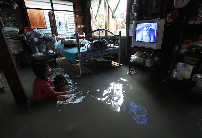 24 hours in pictures: flooding in Bangkok