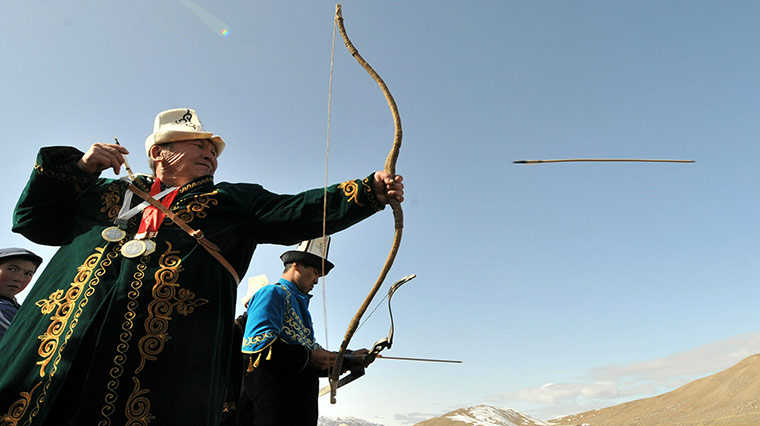 24 hours in pictures: Kyrgyz men practice archery 