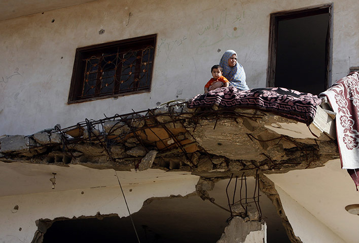 24 hours: Gaza wreckage - construction materials