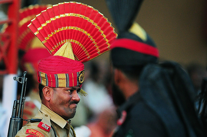 24 hours: An Indian and Pakistani soldier