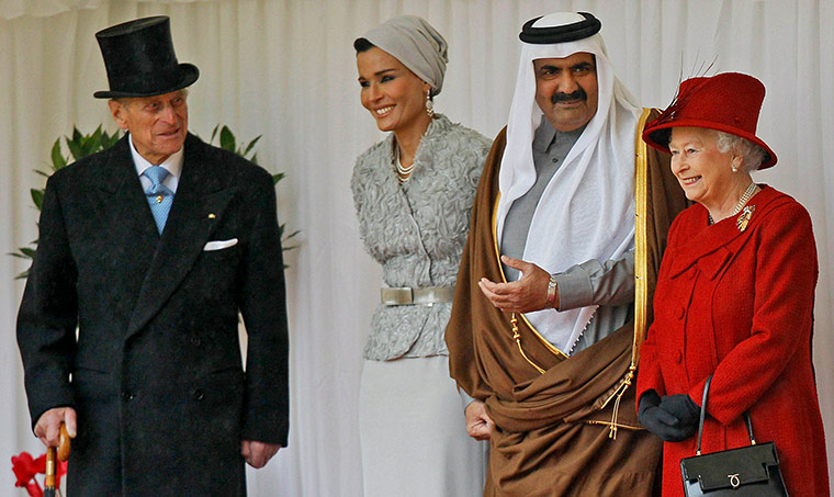 Emir of Qatar state visit: Britain's Queen Elizabeth II (R), stands