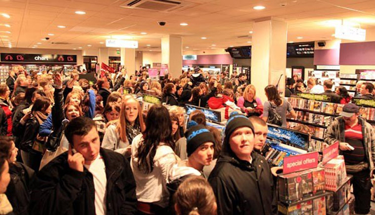 Week in pictures: Joe: Joe McElderry CD signing