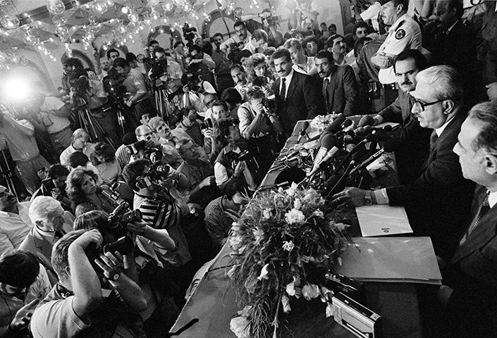 Tariq Aziz: Tarik Aziz press conference, Jordan 1990