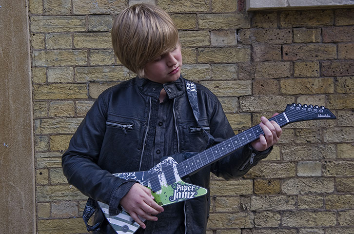 Dream Toys for christmas: Paper Jamz Guitar