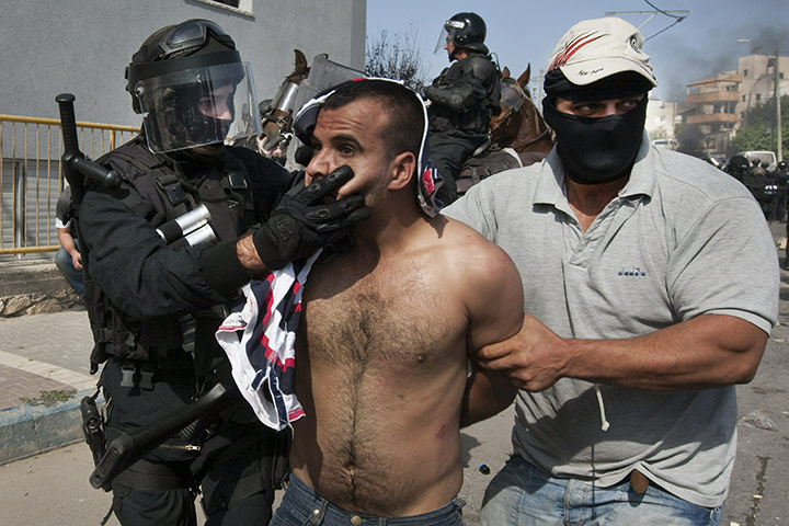 Israel Protest: Israeli riot and undercover police arrest an Arab-Israeli in Umm el-Fahm