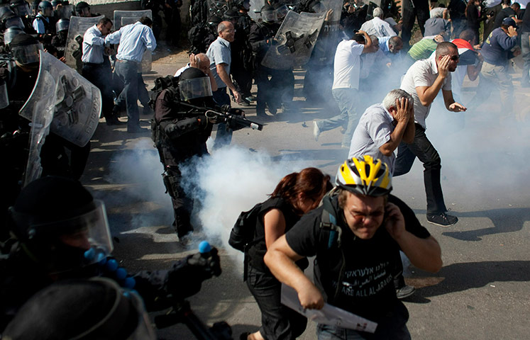 Israel Protest: Israeli riot police shoot tear gas in Umm el-Fahm
