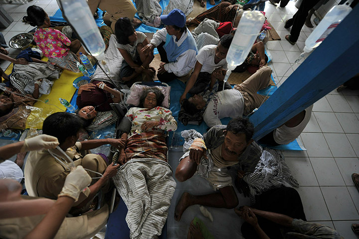 Indonesia Disaster : Medical workers take care of wounded victims