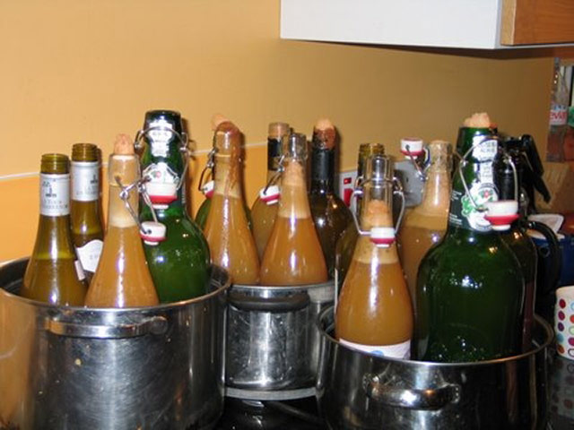 Apple pressing: Apple pressing