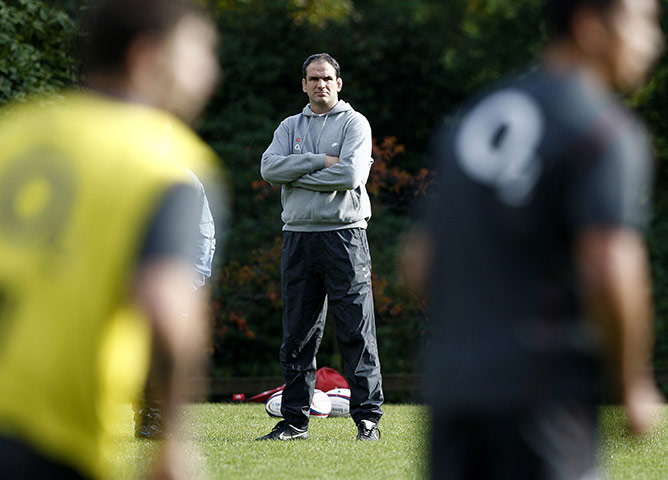 2003 RWC winners: England head coach Martin Johnson oversees a training session