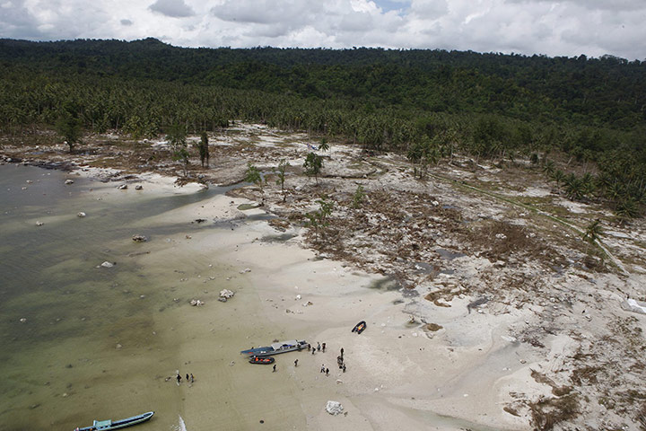 Indonesia update: Indonesian President Susilo Bambang Yudhoyono visits tsumani area