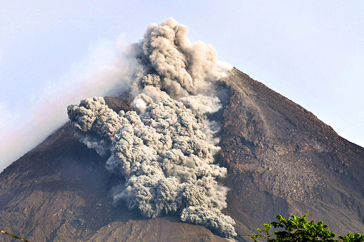 indonesia tsunami: Mount Merapi volcano emits hot clouds of lava