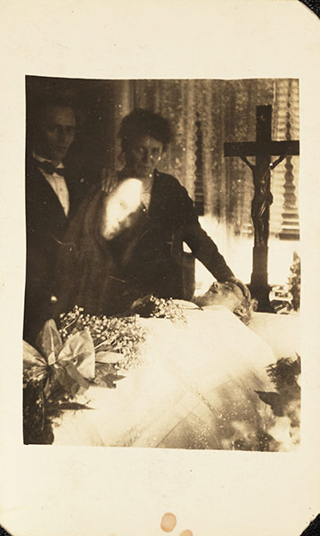 William Hope ghost pics: Mourning scene