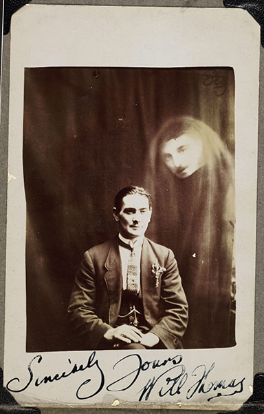 William Hope ghost pics: Will Thomas with an unidentified spirit