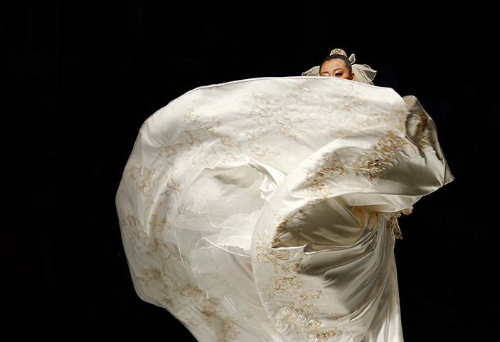 24 hours in pics: sai Meiyue at China Fashion Week in Beijing