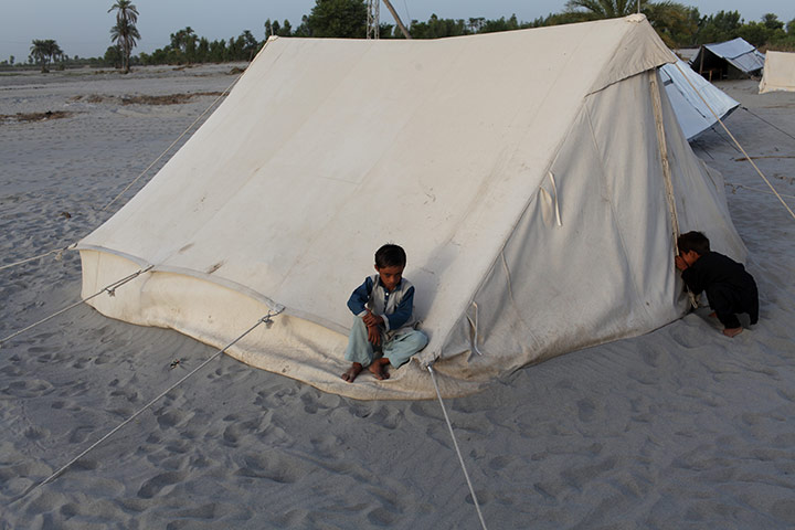 Pakistan floods- Punjab: Children from Chah Muslim Khan