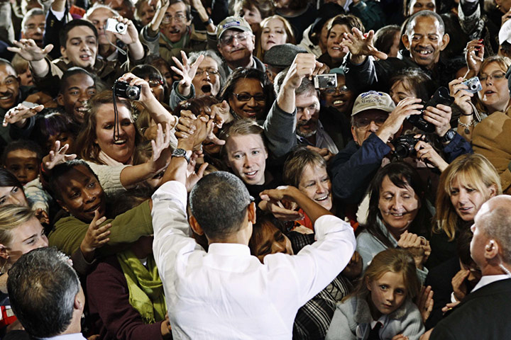 24 hours in pictures: Obama campaigns in Charlottesville, Virginia