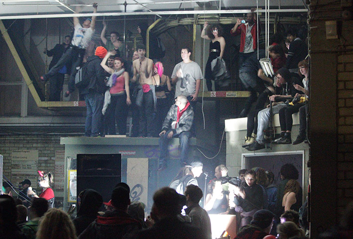 illegal rave in london: llegal rave in Museum Street,  London