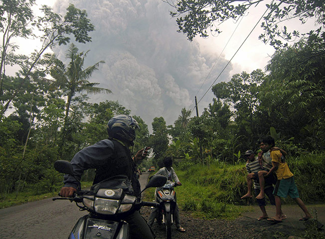 24 hours in pictures: Mount Merapi 