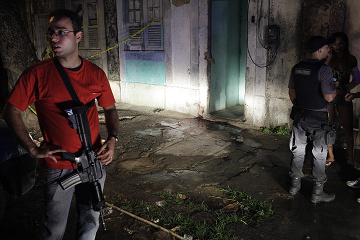 24 hours in pictures: crime scene in Rio 