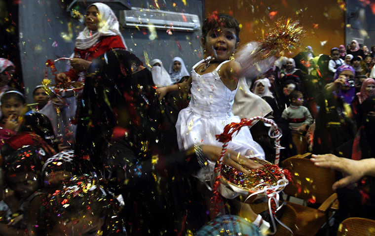 24 hours in pictures: mass wedding ceremony in gaza