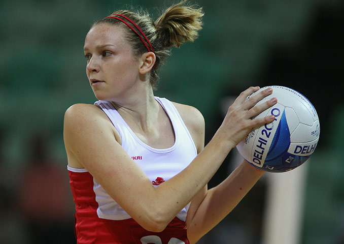 Commonwealth Games: Jo Harten of England looks to pass, Commonwealth Games - Day 1: Netball